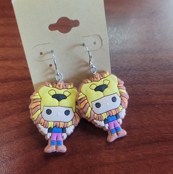 New PVC Harry Potter Luna Lovegood Gryffindor Dangle Earrings - Picture 1 of 4